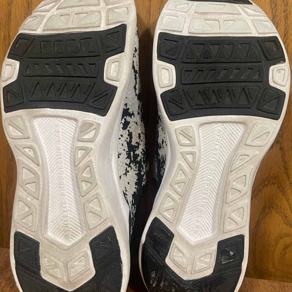 APL"Athletic Propulsion Lab Lululemon Techloom Breeze Camo -Black & White - Picture 10 of 13